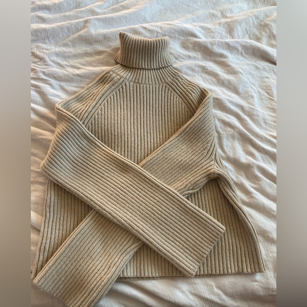 H&M Cream Ribbed Turtleneck Sweater